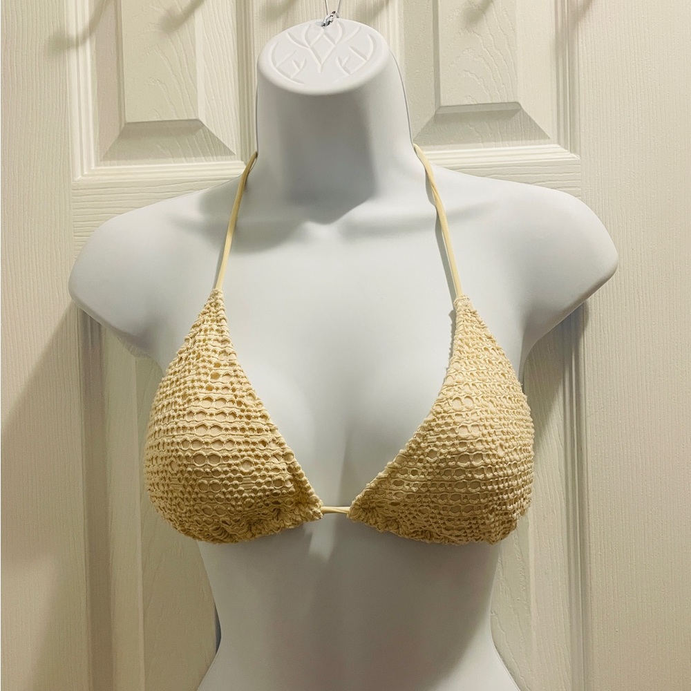 Stunning ivory crocheted bikini top. Sz S. Barely worn!